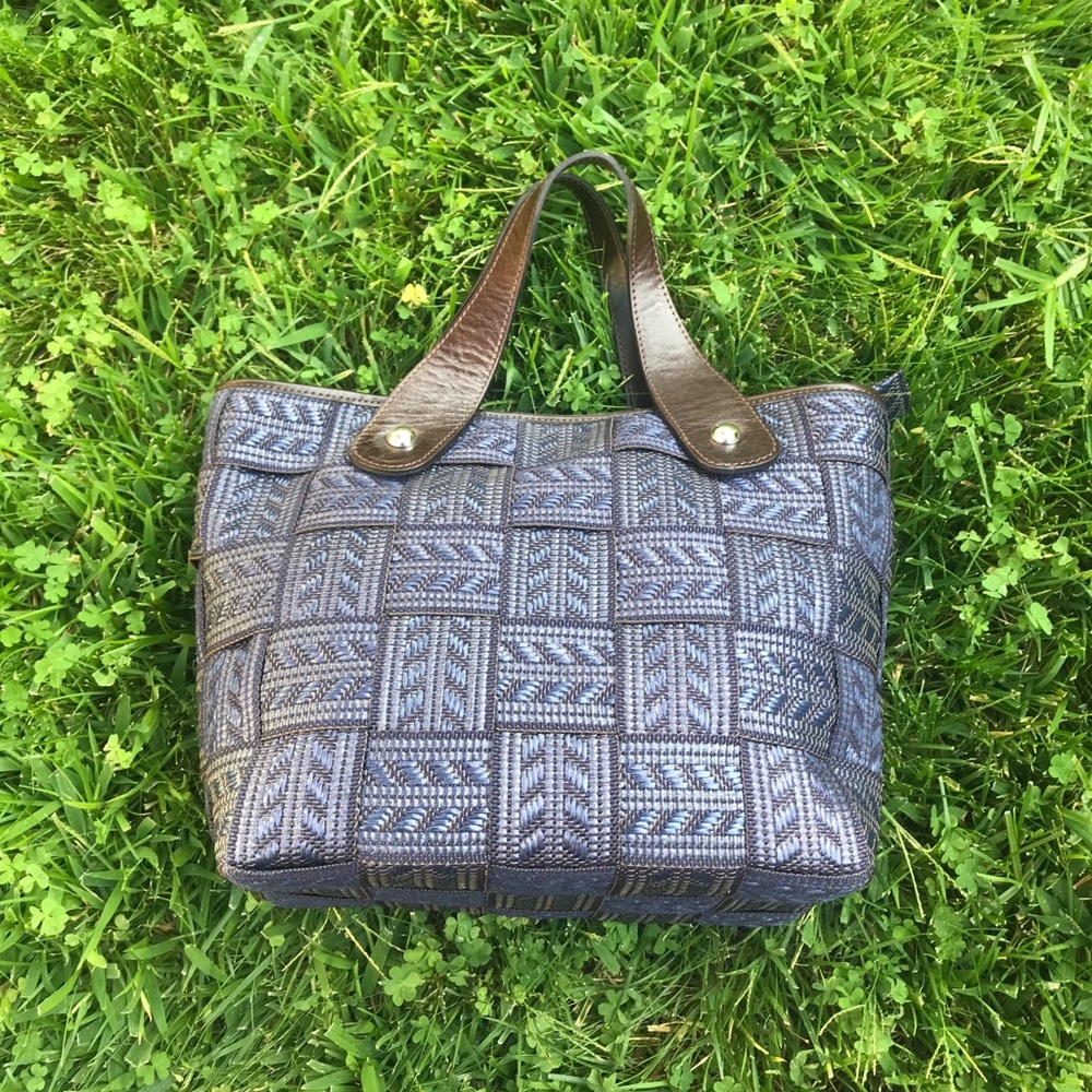 embroidered tote👜